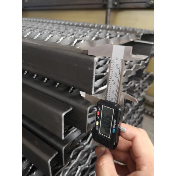 Metal Perforated Anti Slip Grating / Anti Slip Skid Plate Non Slip Safety Grating