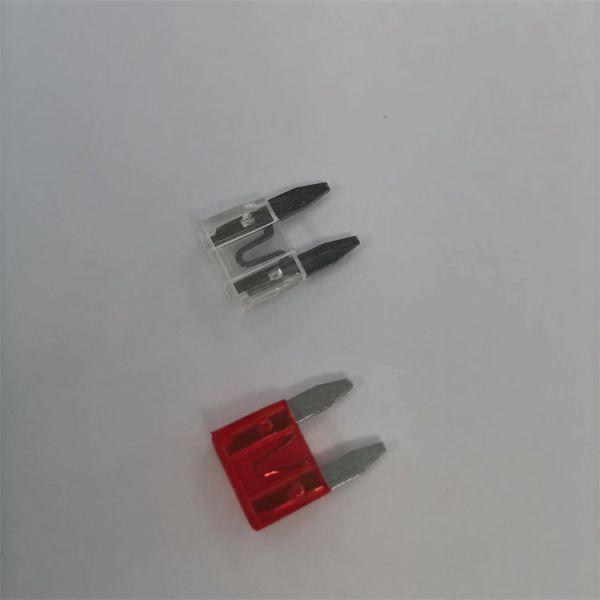 UL Certified Automotive Blade Fuses , DC32V 10A Low Voltage Fuse