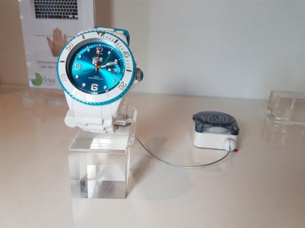 Buy Alarmed Snapper With Watch Strap Clamp For Smartwatch Display at wholesale prices