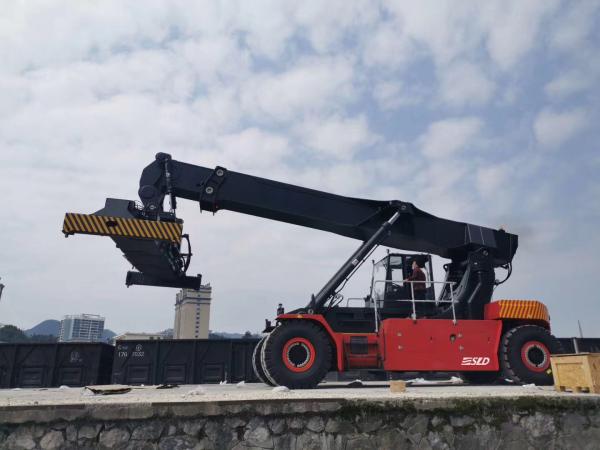 Buy 45T Load Forklift Reach Stacker For Container Handling at wholesale prices