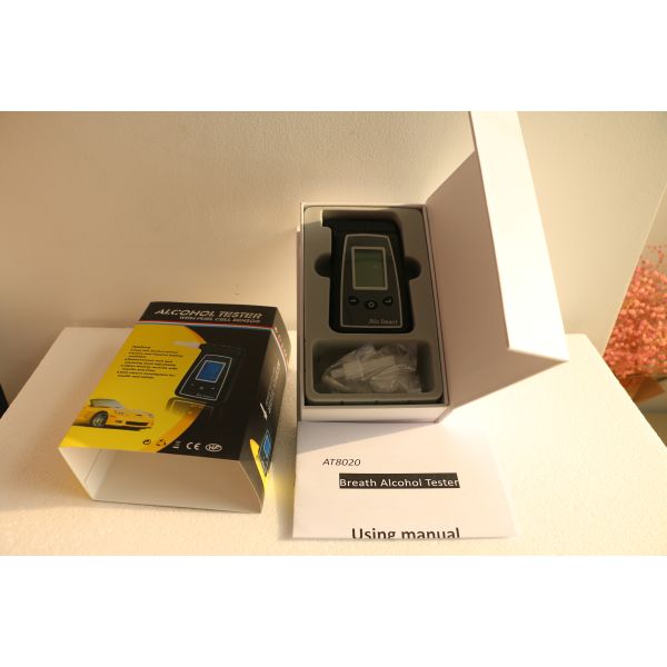 3xAAA Batteries 0.250mg/L Breath Alcohol Tester Electrochemical Fuel Cell Breathalyzer