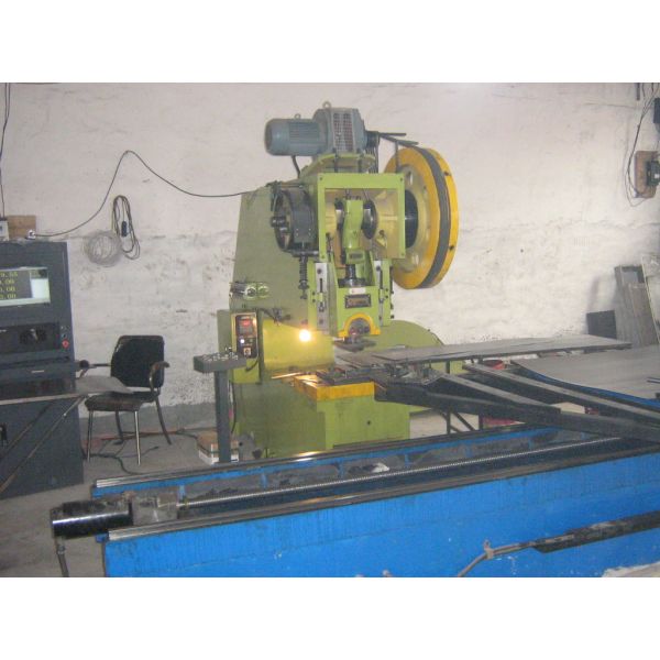 Full Automatic Perforated Metal Machine 1250KN With Lifting Balance Cylinder Device
