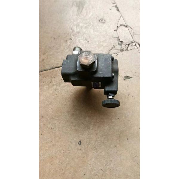 Overflow Valve / Relief Valve Complete In Specifications For Excavator