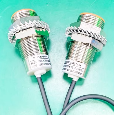 J7-D10B1/DC Proximity Switch Sensor with M18 × 1 Thread Size and 10 mm Detection Distance for Non-Contact Detection