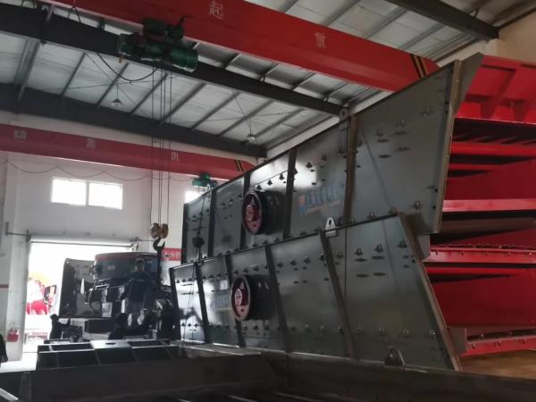 Buy 2 Double Deck Mobile Vibrating Screen Machine Circular Large Capacity at wholesale prices