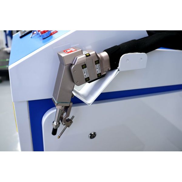 1500W Output Power Water Cooling Fiber Laser Welding Machine for Precise Welding of Stainless Steel Aluminum and Copper