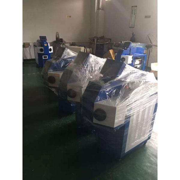 Manufacturing Plant Competitive 100W Metal Fiber Laser Cleaning Machine with Exquisite Workmanship
