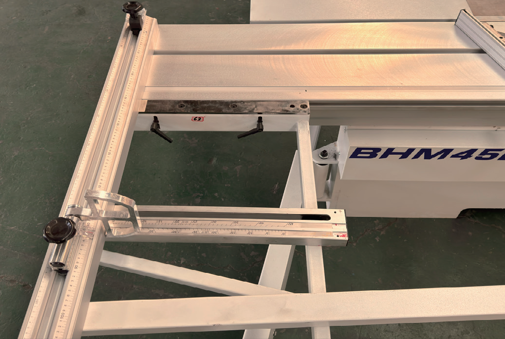 Precision Plywood Saw Cutting Machine Table Saw 3200mm Sliding Table Length