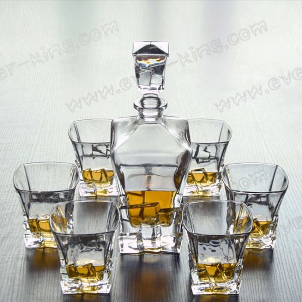 ISO9001 2015 Luxury Glass Stopper 750ml Whiskey Glass Bottle