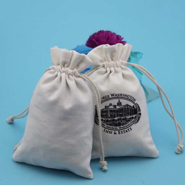 White Fabric Drawstring Bag , Durable Small Candy Bag With Drawstring Cord